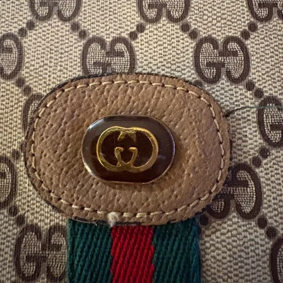Vintage Gucci GG Supreme Canvas Garment Bag with Signature Red and Green Stripe. - Picture 2 of 16